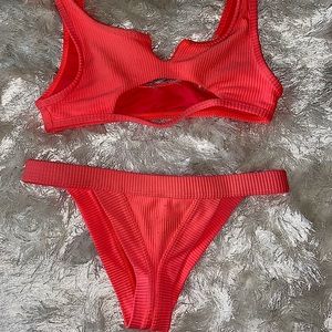 FRANKIE’s COLE SET VIBRANT CORAL